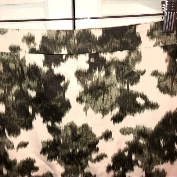 J Crew Blurred Olive Abstract Stretch Skirt Size 10 - Picture 7 of 9